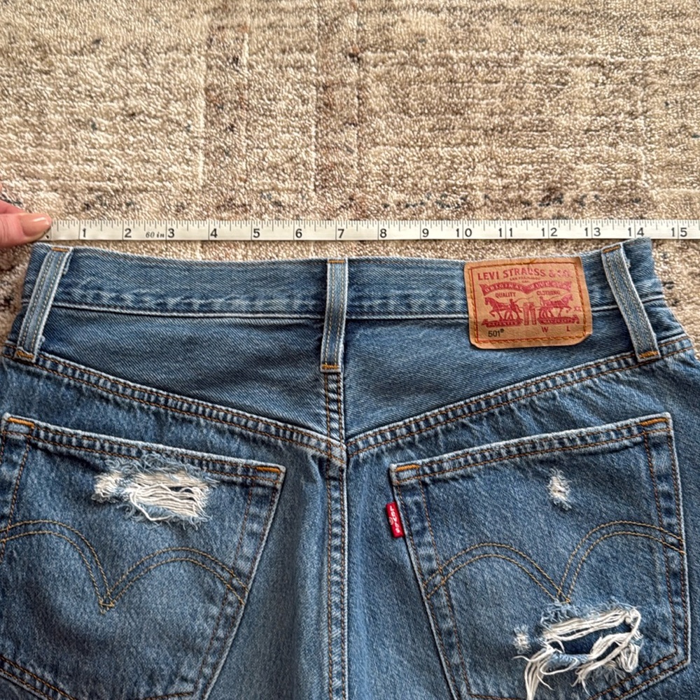 Distressed Levi 501s High Waist Denim Shorts (26/27)